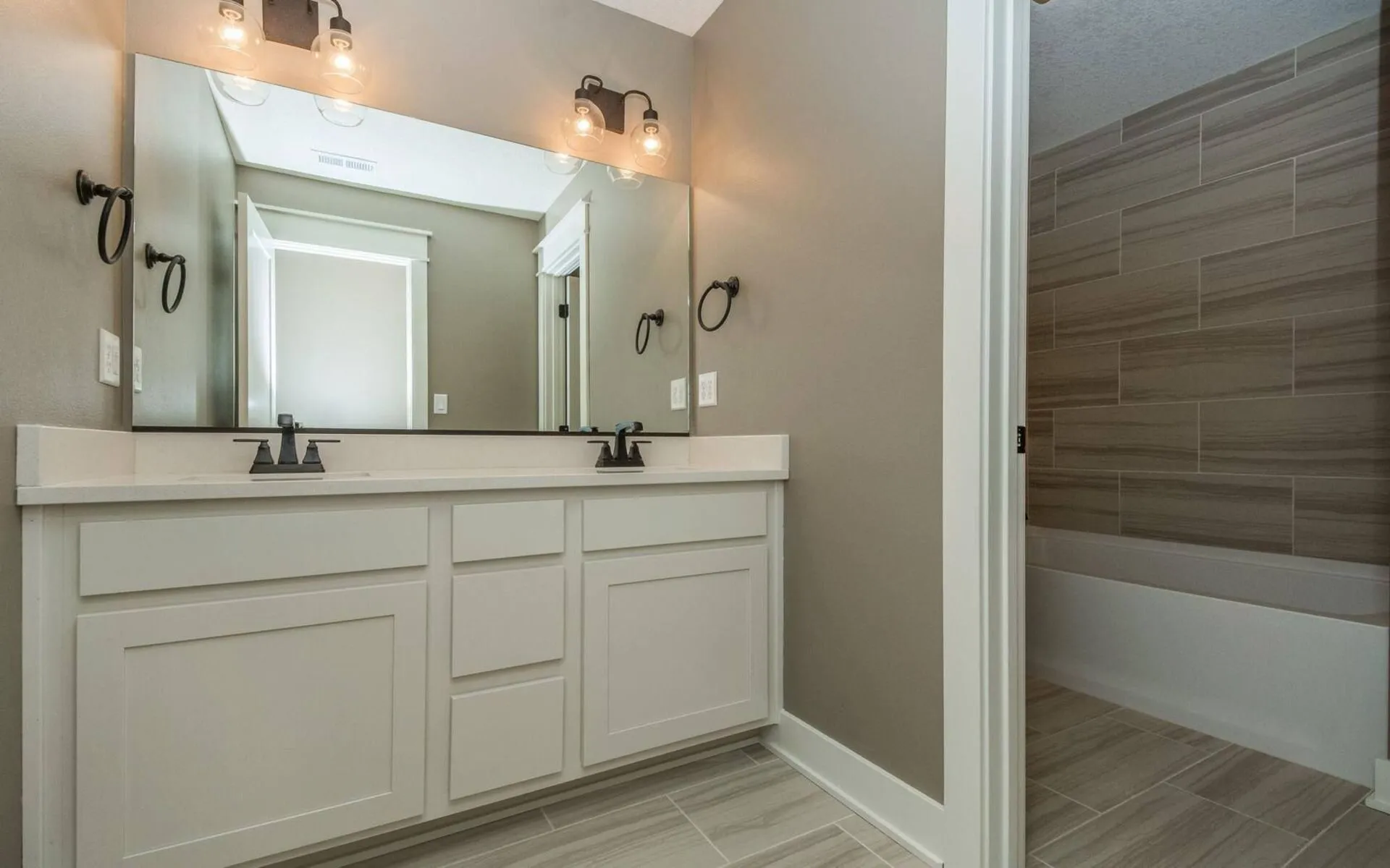 Compare Crystal Salt Quartz (Engineered) Countertop Prices Austin, TX